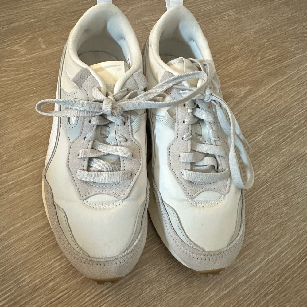 Puma Women's Sneakers - White and Gray